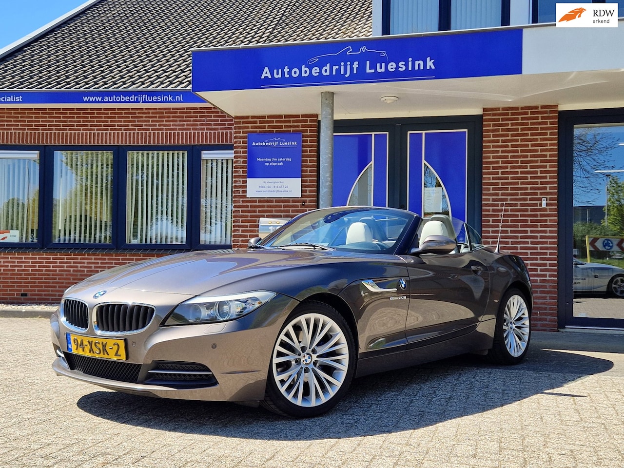 BMW Z4 Roadster - SDrive23i Executive Navigatie Bluetooth Sportstoelen verwarmd Cruise Control Stuurwielverw - AutoWereld.nl
