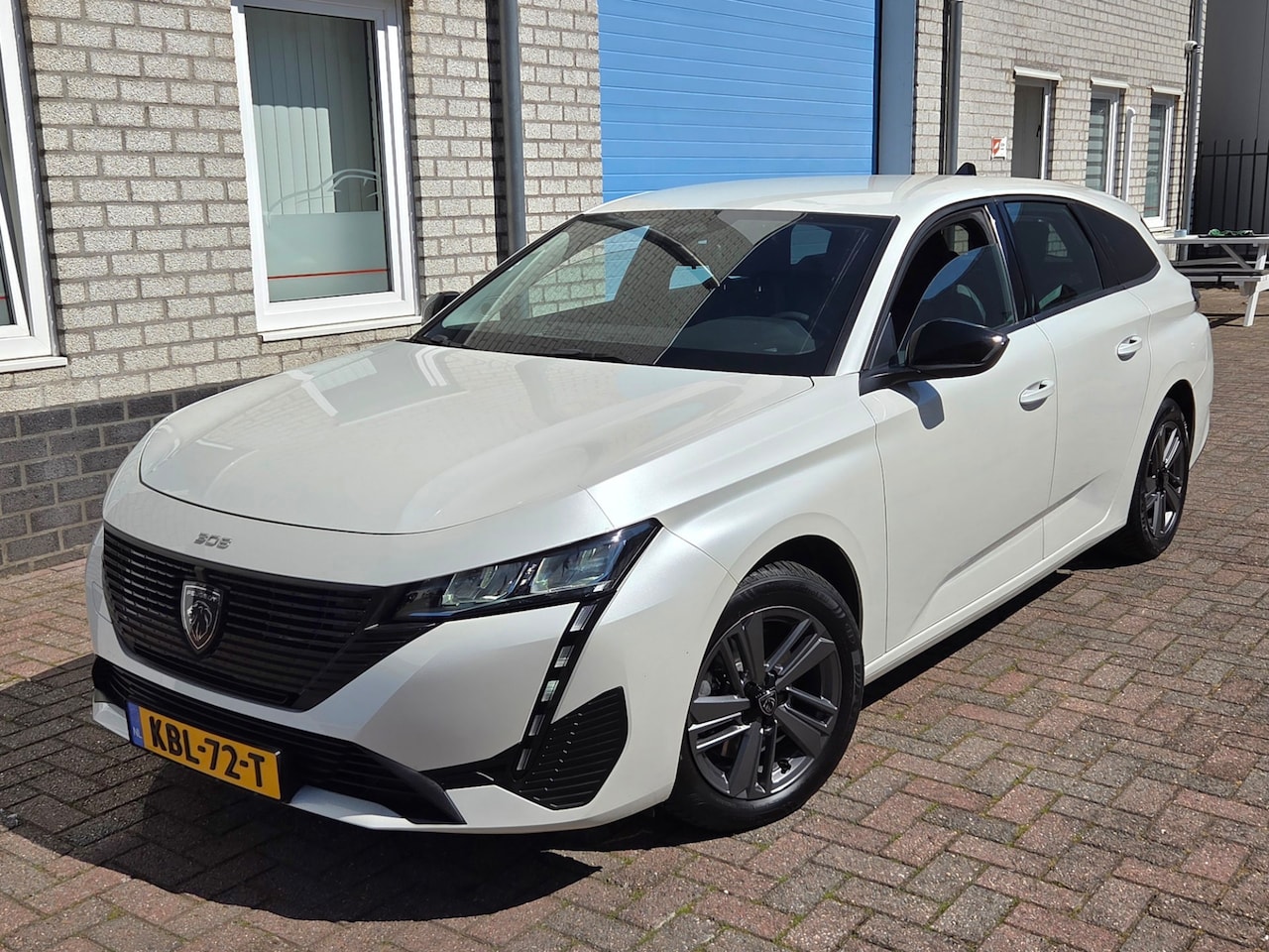 Peugeot 308 SW - 1.2 PureTech 130pk Allure 19.000km! BJ2022 - AutoWereld.nl
