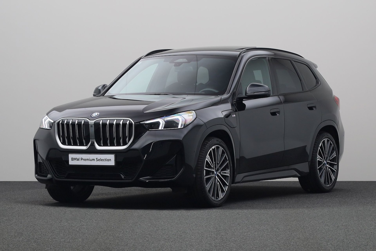 BMW X1 - xDrive30e High Executive | M-sport | Comfort Access | Driving Assistant Plus | Head Up | G - AutoWereld.nl