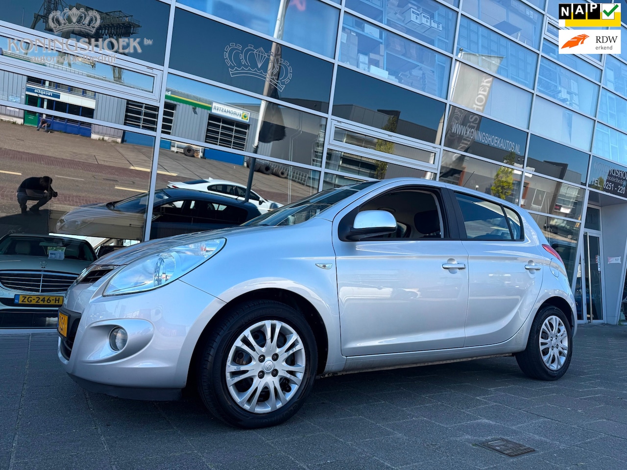 Hyundai i20 - 1.4i DynamicVersion Automaat - AutoWereld.nl