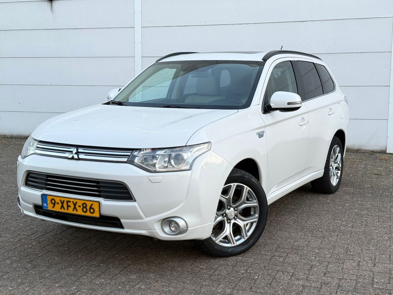 Mitsubishi Outlander - 2.0 PHEV instyle 2.0 PHEV Instyle+ - AutoWereld.nl