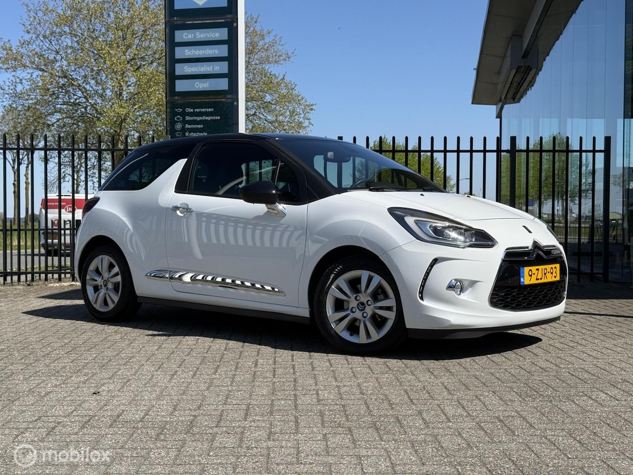 Citroën DS3 - 1.2 PureTech So Chic | Lage KM | Full Options - AutoWereld.nl