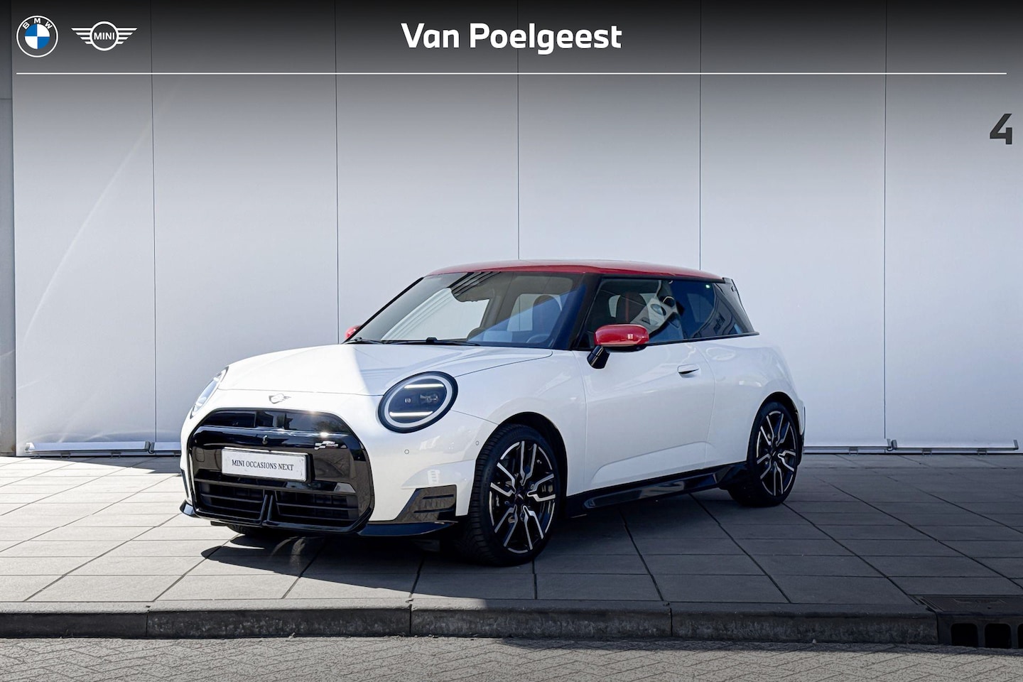 MINI Mini-Electric - Cooper SE John Cooper Works XL Harman Kardon / Glazen Panoramadak / Driving Assistant Plus - AutoWereld.nl