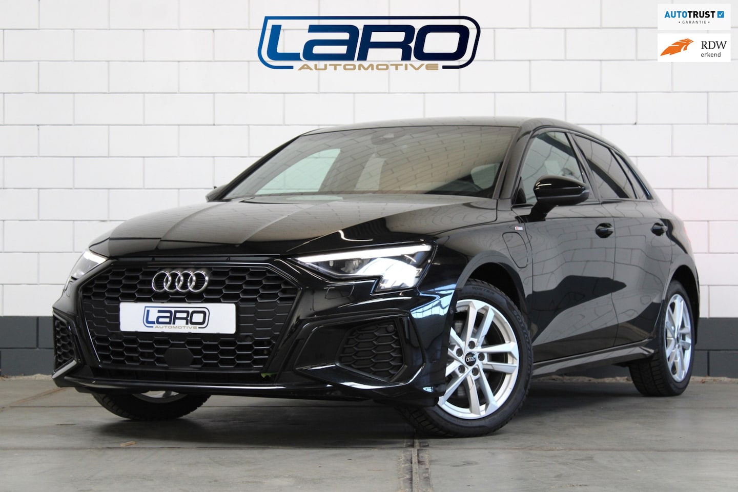 Audi A3 Sportback - 40 TFSI e S-Line | B&O Cam Sfeer CarPlay ACC Keyless Elek. klep Black optic - AutoWereld.nl