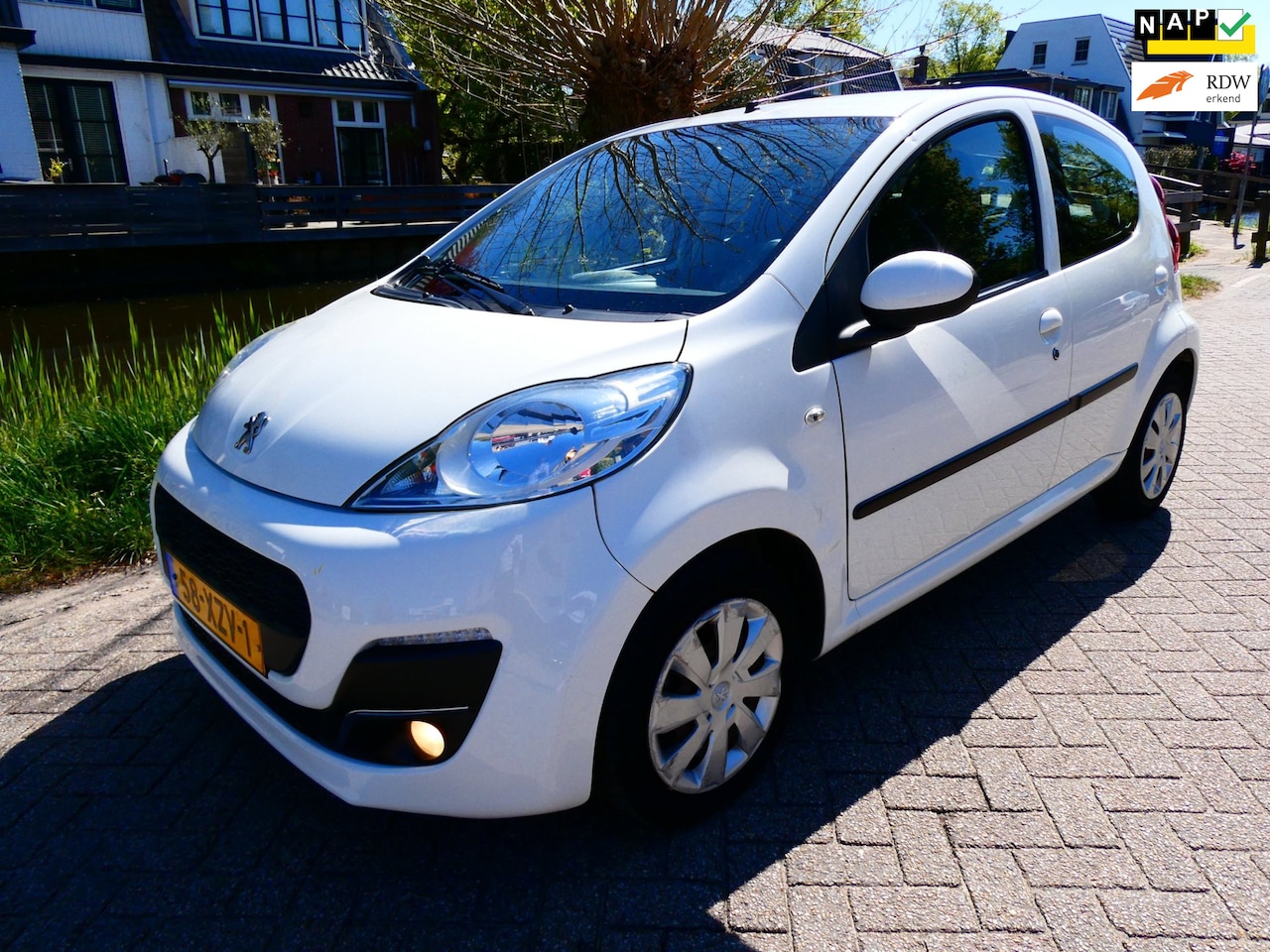 Peugeot 107 - 1.0 Active Automaat 5-deurs Airco LED Historie Zuinig - AutoWereld.nl