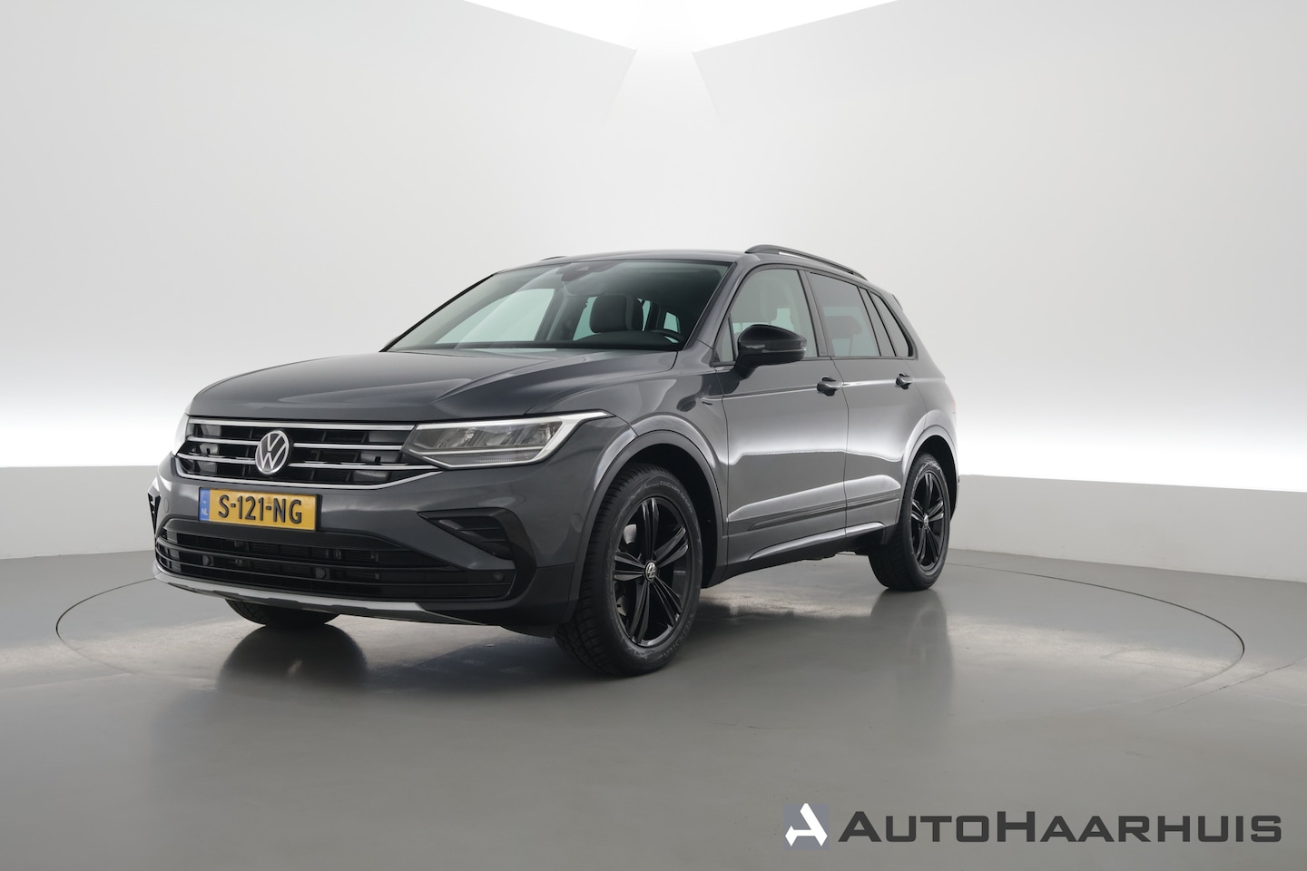 Volkswagen Tiguan - 1.5 TSI Urban Sport DSG | Elek. Trekhaak | Digi. Cockpit | Adapt. Cruise | Stoel- Stuurver - AutoWereld.nl