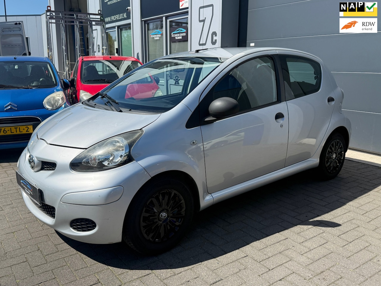 Toyota Aygo - 1.0 5-DEURS | ZUINIG | APK 02-27 | NAP | - AutoWereld.nl
