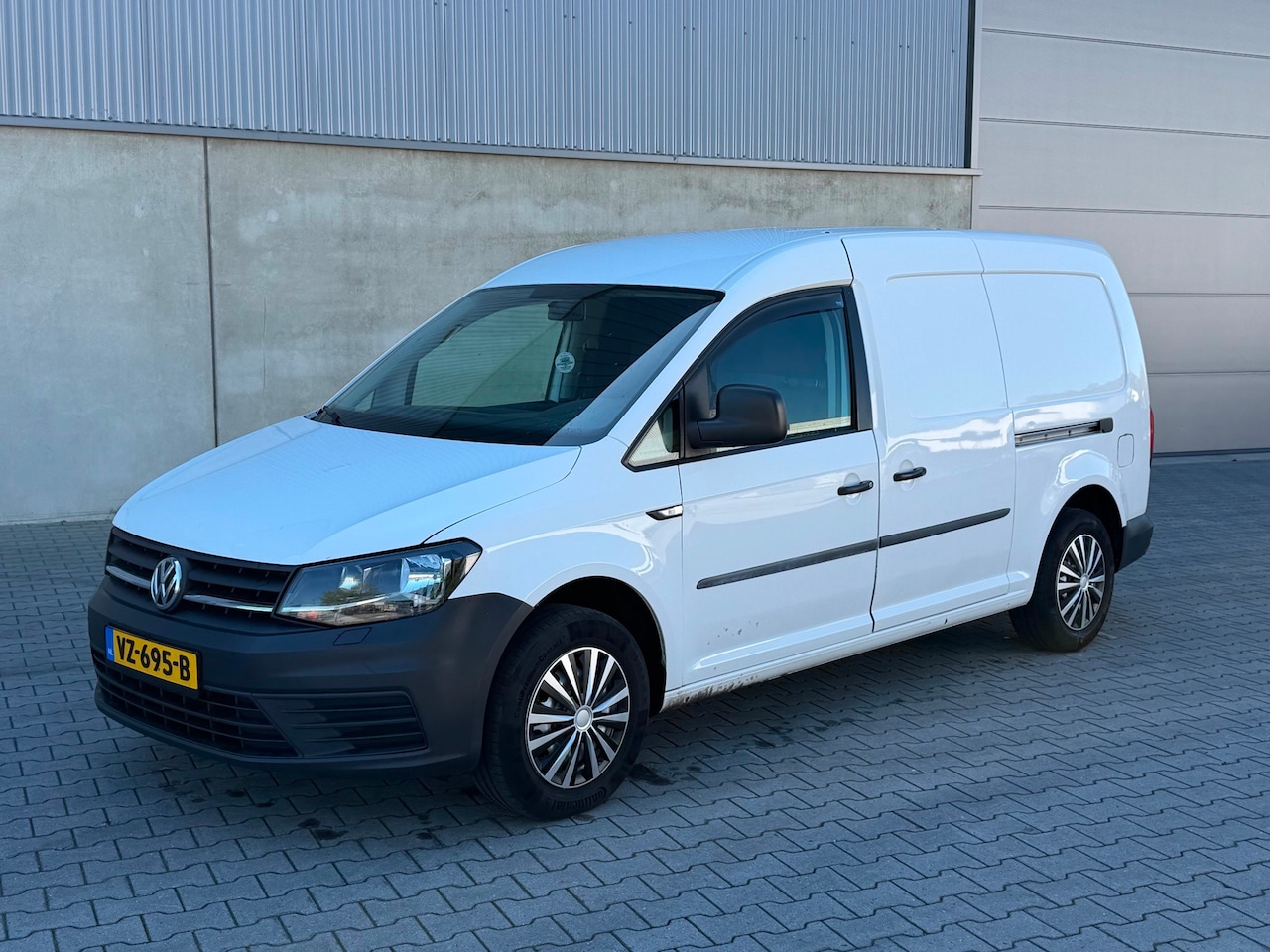 Volkswagen Caddy Maxi - 2.0 TDI L2H1 BMT Trendline 2x SHUIFDEUREN+AIRCO+ GROOT NAVIGATIE+CRUISE CONTROL - AutoWereld.nl