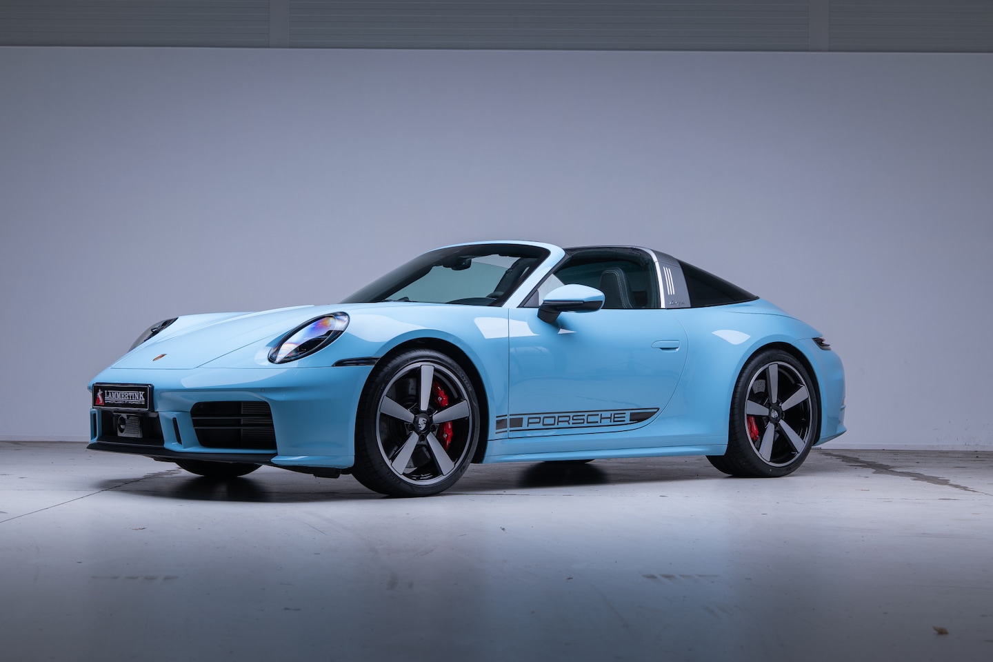 Porsche 911 Targa - 992 Targa Carrera 4S PTS l Gulfblau | Nieuwprijs €294.395,- - AutoWereld.nl