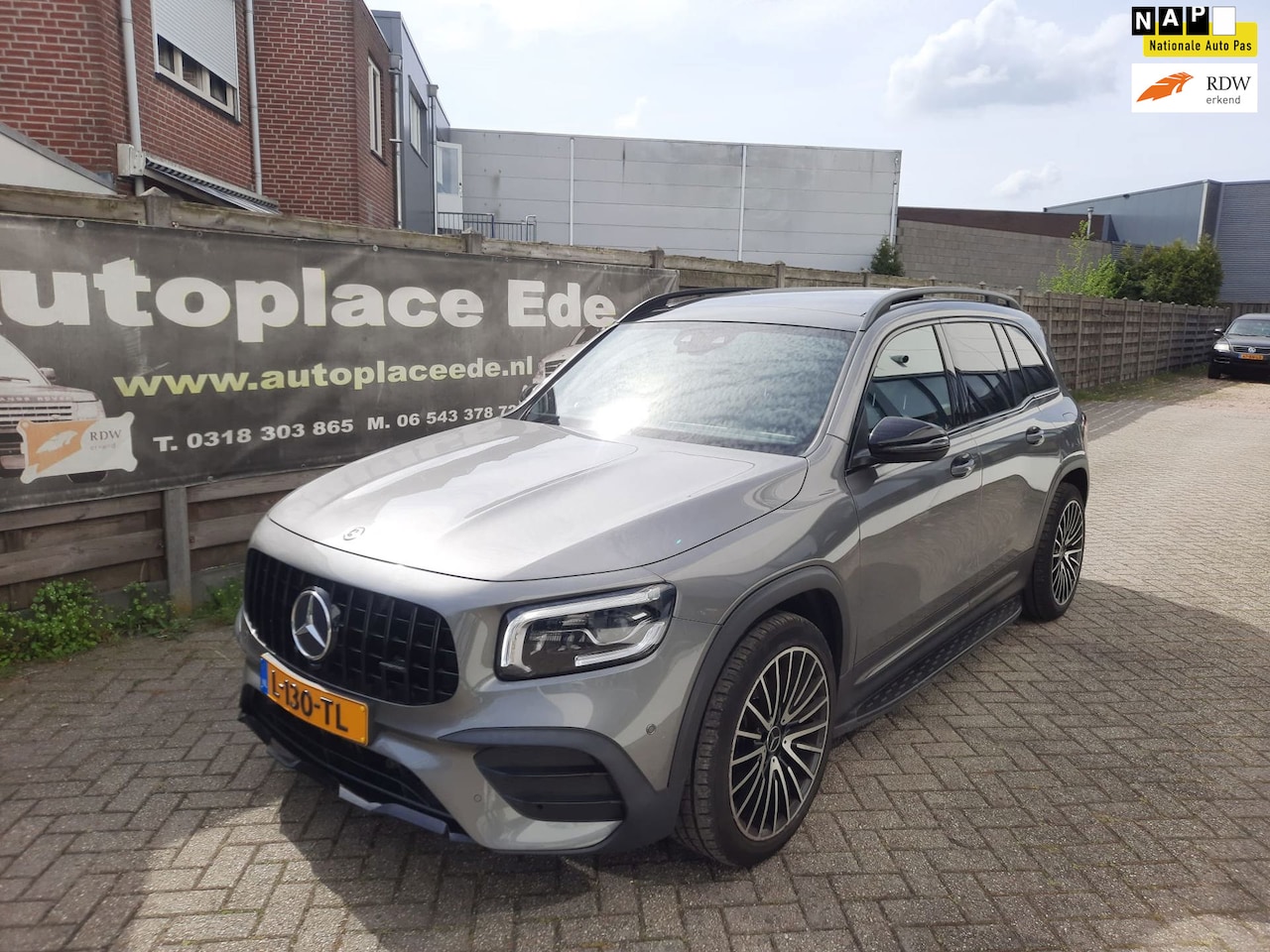 Mercedes-Benz GLB - 180 MEMORIE AMG PANORAMADAK ECC - AutoWereld.nl