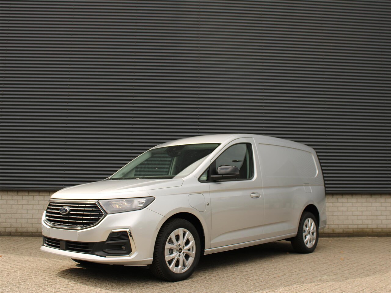Ford Transit Connect - 1.5 PHEV 150pk L2 Aut I Trekhaak I 360 Camera I Apple CarPlay I Parkeersensoren - AutoWereld.nl