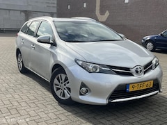 Toyota Auris Touring Sports - 1.8 Hybrid bj 2014 Navi, Camera, NAP. Dealer onderhouden