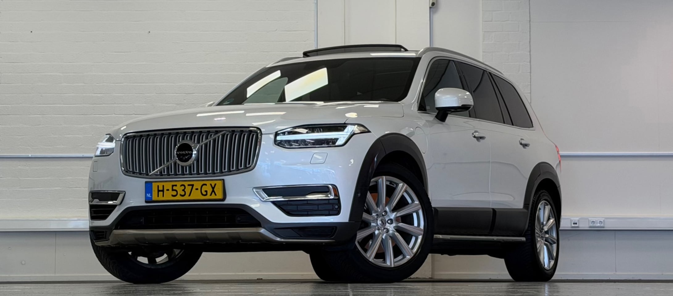 Volvo XC90 - 2.0 T8 Twin Engine AWD Inscription Luchtvering 360 Camera Headup Dik! - AutoWereld.nl