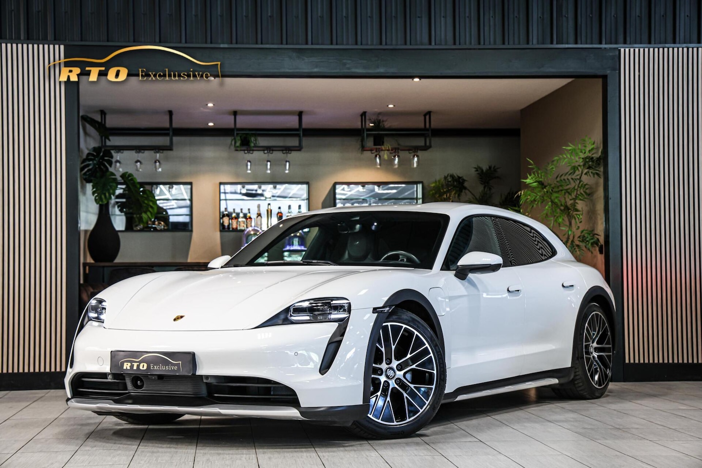 Porsche Taycan Cross Turismo - 4 93 kWh|21''|Innodrive|Luchtvering - AutoWereld.nl