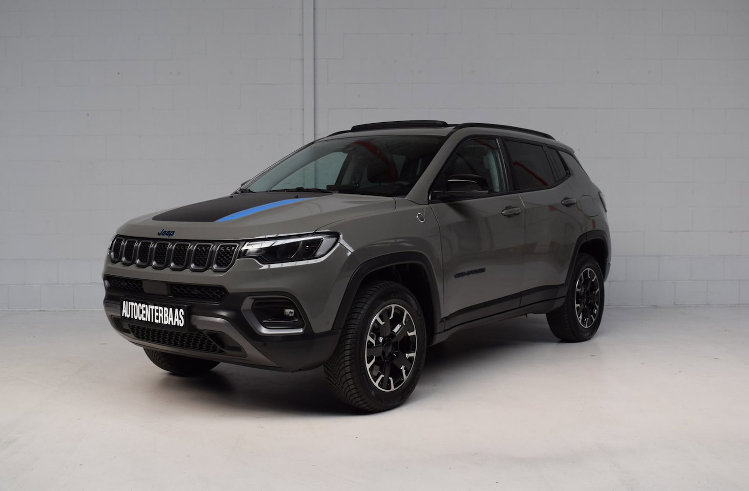 Jeep Compass - 4xe 240 Plug-in Hybrid Electric Trailhawk LEER / PANORAMADAK / CAMERA / CARPLAY / LEER - AutoWereld.nl