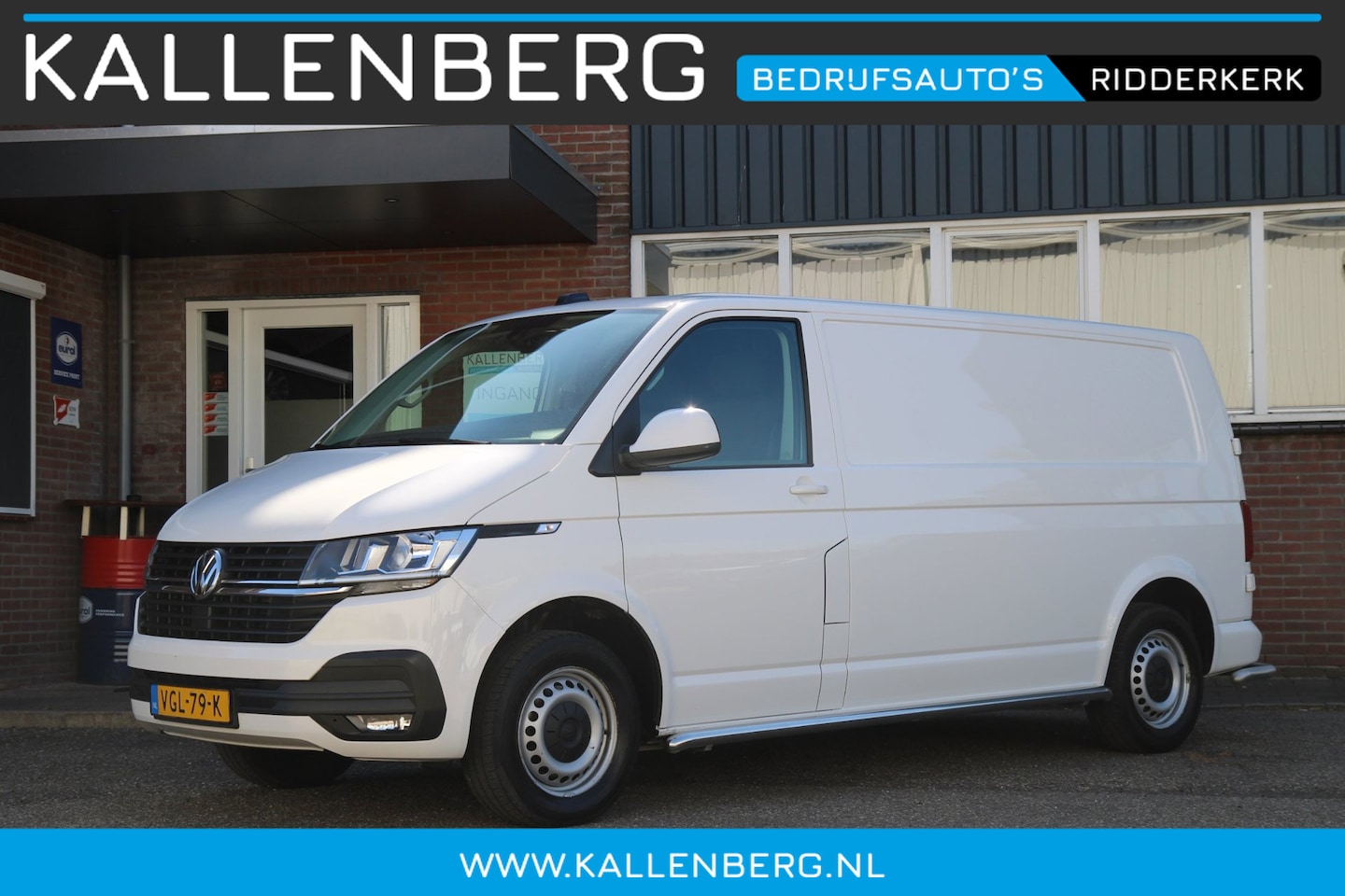Volkswagen Transporter - 2.0 TDI L2H1 150PK Comfortline / Trekhaak / App connect / 3 zits - AutoWereld.nl