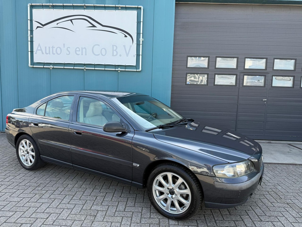 Volvo S60 - 2.4 Edition Automaat Airco Cruise YOUNGTIMER 17" Afn trekhaak NL Auto NAP Zeer nette staat - AutoWereld.nl