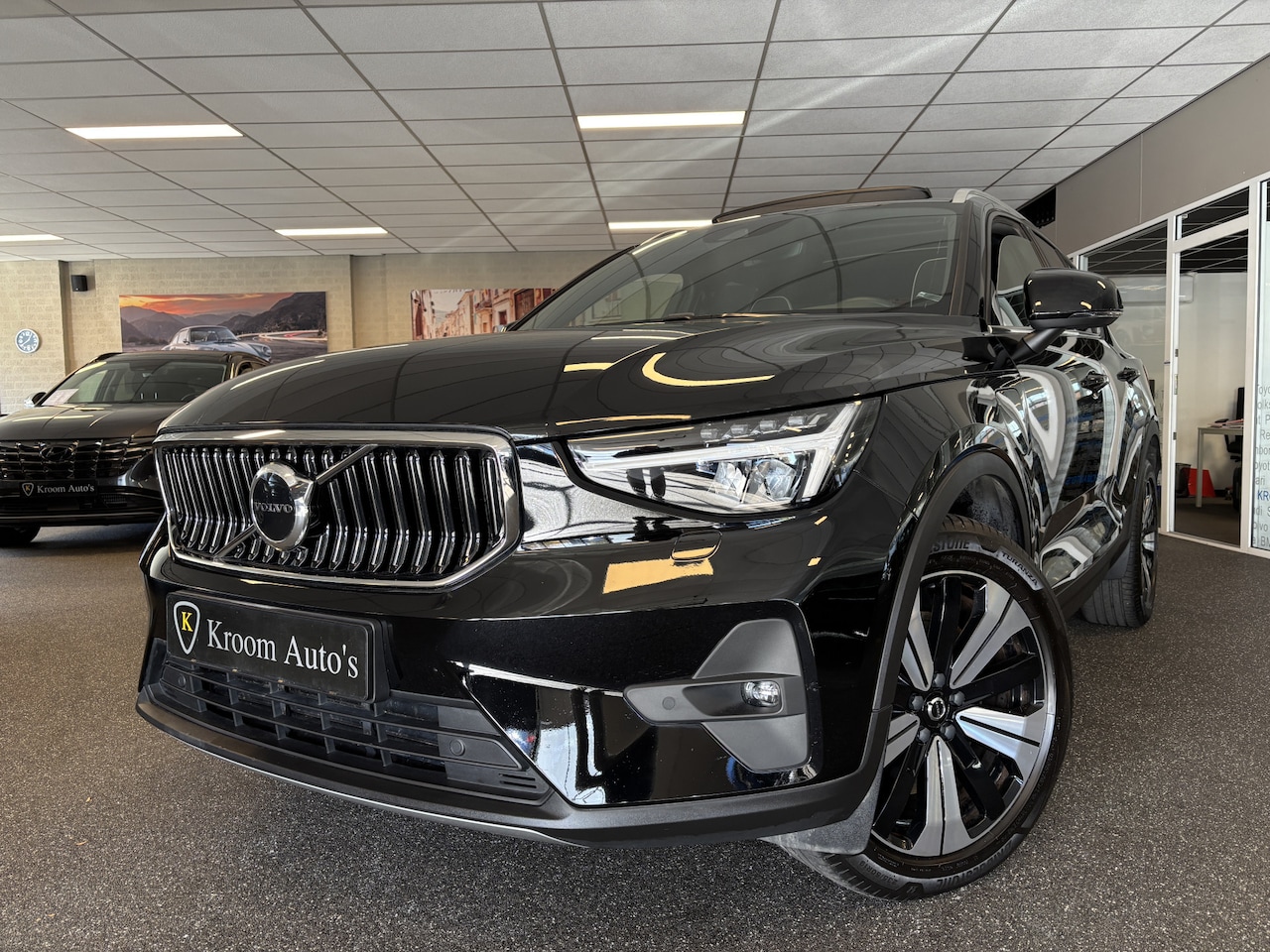 Volvo XC40 - T4 Plug-in / Pan.dak / Leer / Elek Trekhaak / Harman-Kardon / Dab+ / Apple Carplay / Stuur - AutoWereld.nl