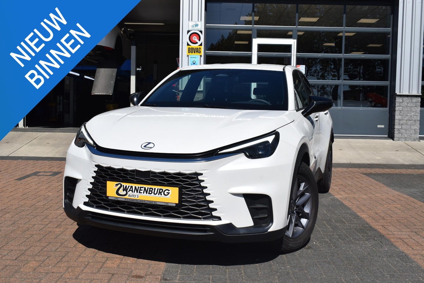 Lexus LBX - Business Line 2WD Navi Airco Camera Km 15.100!! - AutoWereld.nl