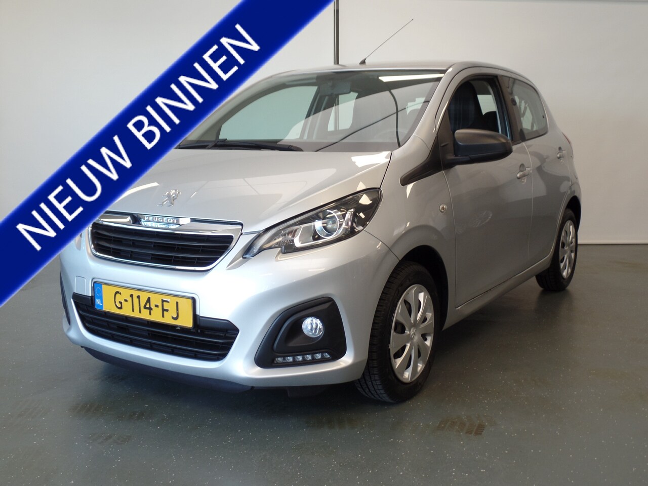 Peugeot 108 - 1.0 e-VTi Active 5 deurs, Airco, Metalliclak, centr deur vergr, enz complete auto voor sch - AutoWereld.nl