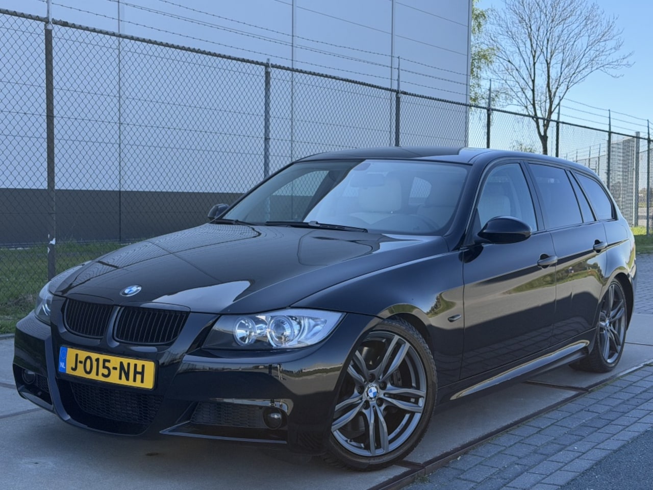 BMW 3-serie Touring - 335i 350PK+ M-Sport / Alcantara / M-Edit. / LED / TV's - AutoWereld.nl