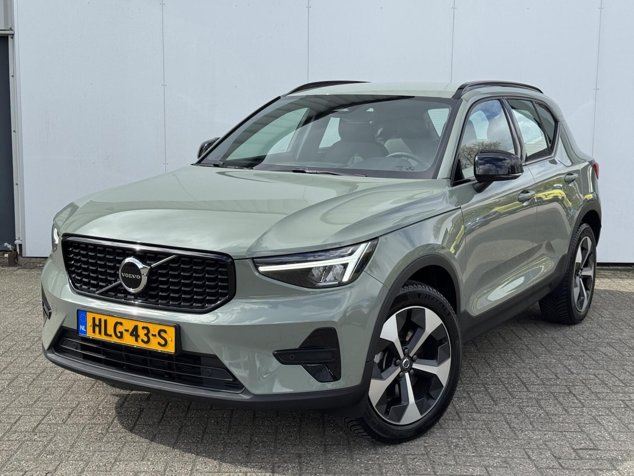 Volvo XC40 - B4 Plus Dark | Trekhaak | Adaptive cruise | Elek.verst.voorstoelen - AutoWereld.nl