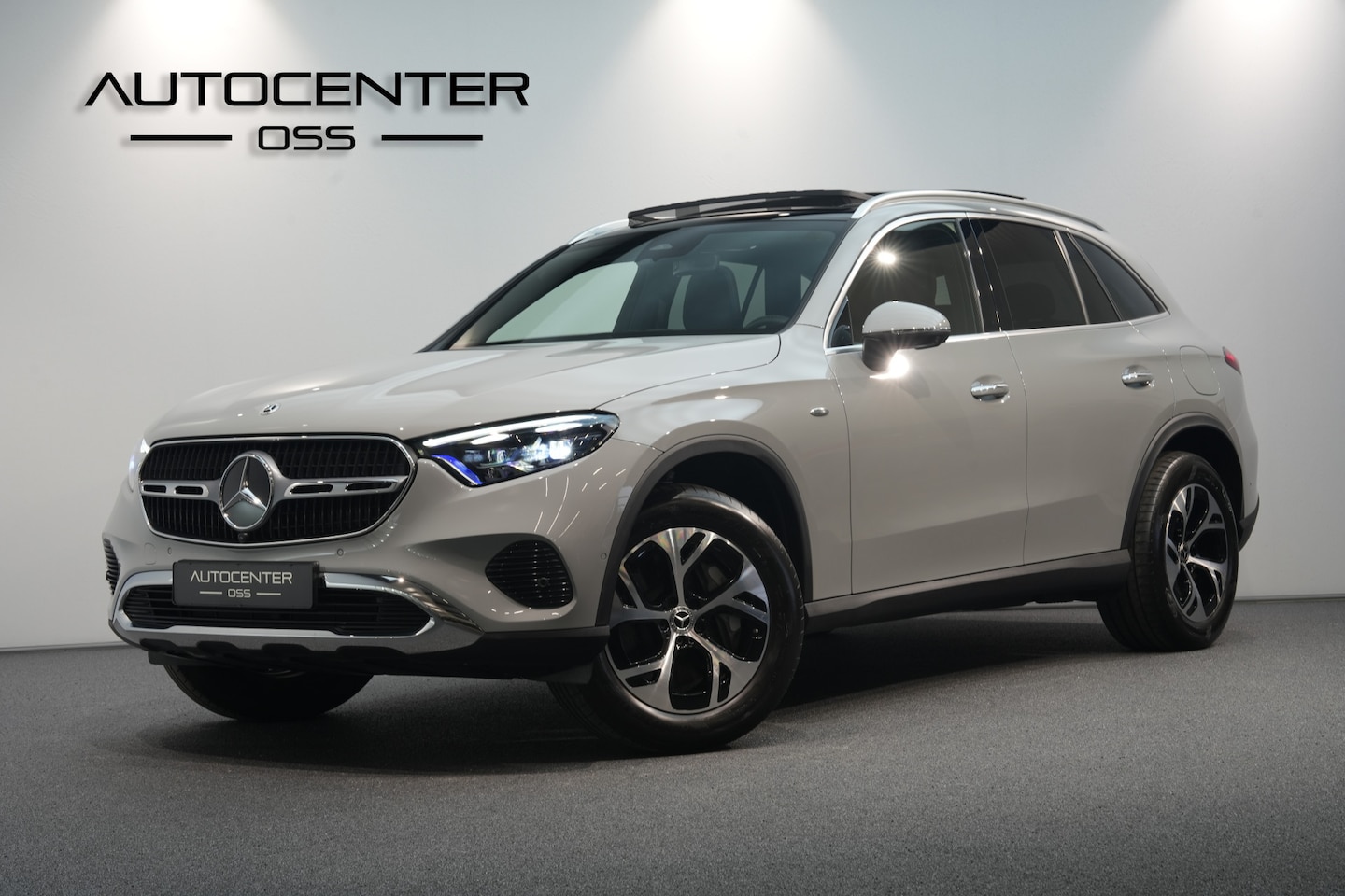 Mercedes-Benz GLC-klasse - 300e 4MATIC Premium+ ✅ KOELING ✅ TREKHAAK ✅ PANO ✅ LEDER  ✅ HEAD-UP ✅ 360 CAM - AutoWereld.nl