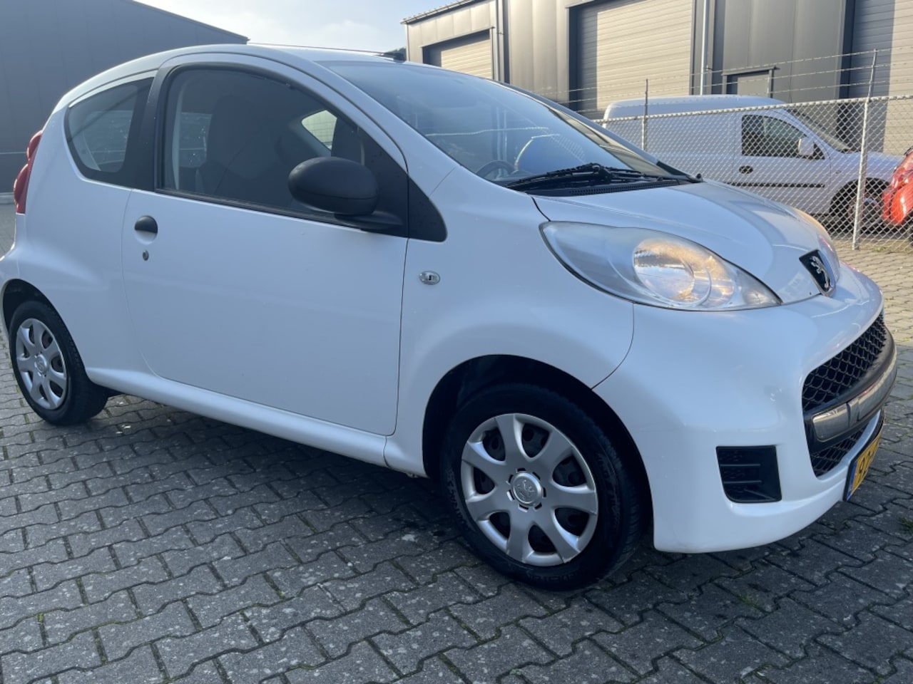 Peugeot 107 - 1.0-12V XR Airco - AutoWereld.nl