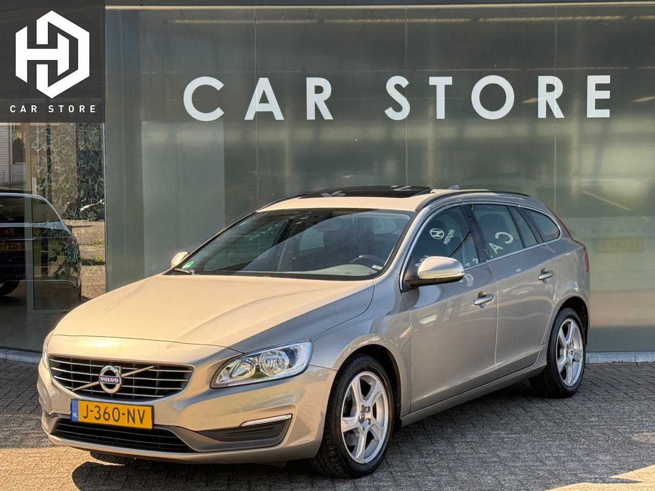 Volvo V60 - 2.0 D4 AUTOMAAT Momentum NAVI PDC SCHUIFDAK - AutoWereld.nl