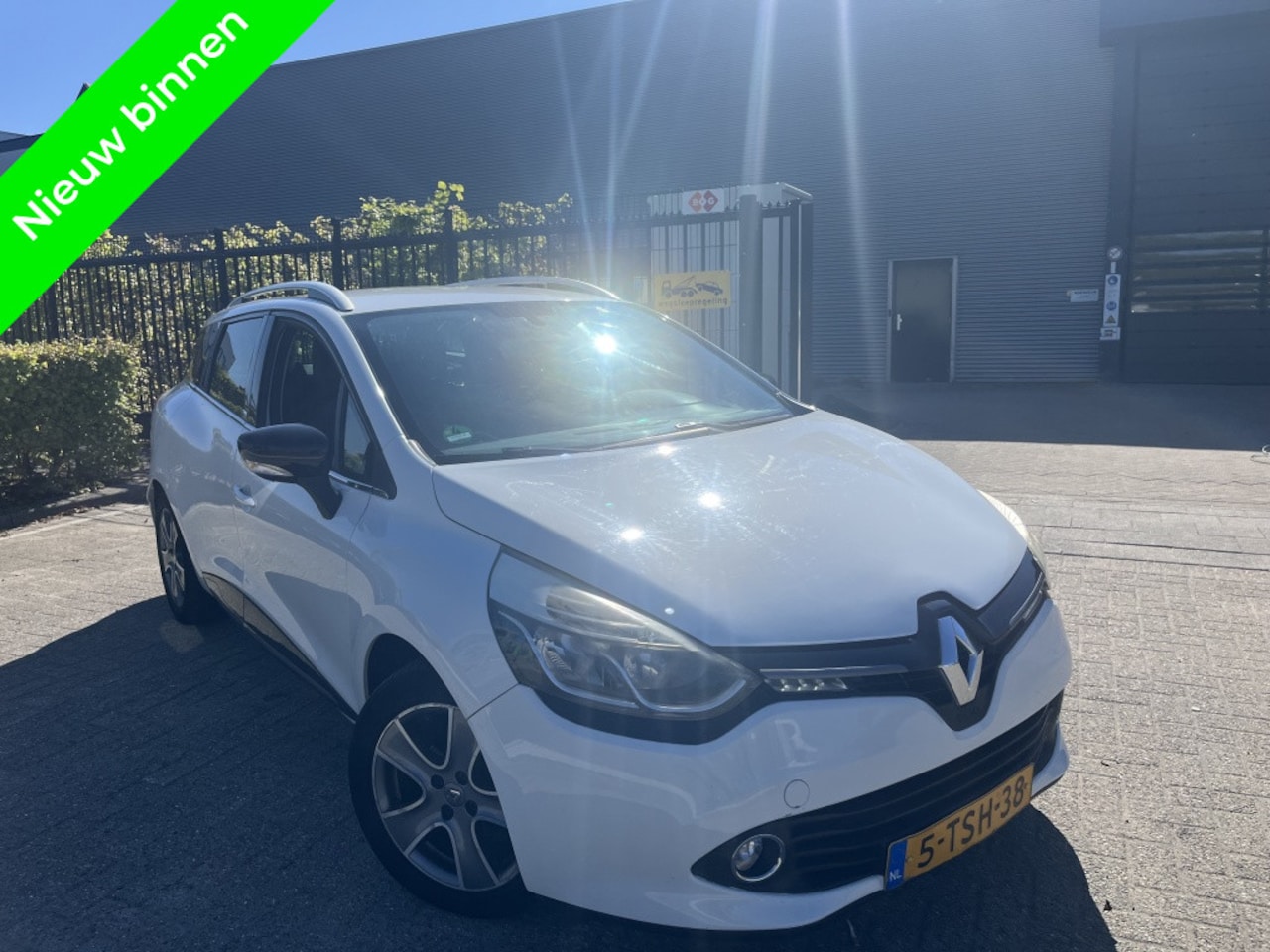 Renault Clio Estate - 1.5 dCi Night&Day Parkeersensoren R-Link - AutoWereld.nl