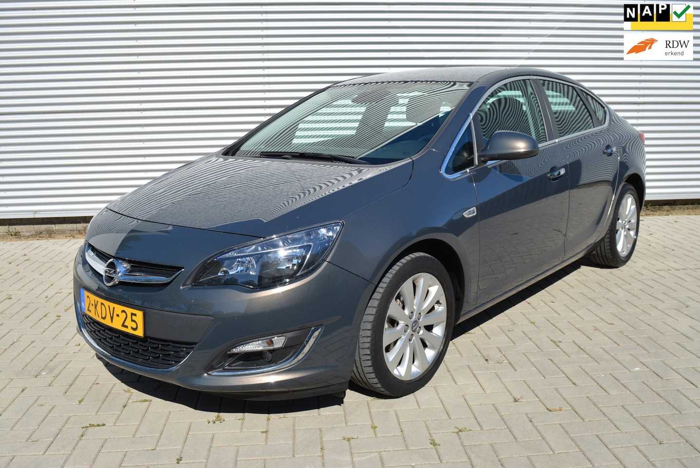 Opel Astra - 1.4 Turbo Cosmo ( SEDAN ) Navigatie | Cruise | PDC. - AutoWereld.nl