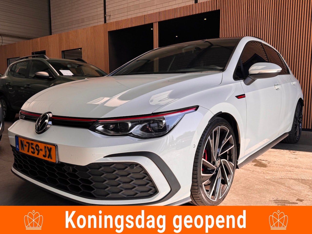 Volkswagen Golf - 2.0 TSI GTI Automaat Pano|HUD|IQlight|Camera|Carplay|Virtual - AutoWereld.nl