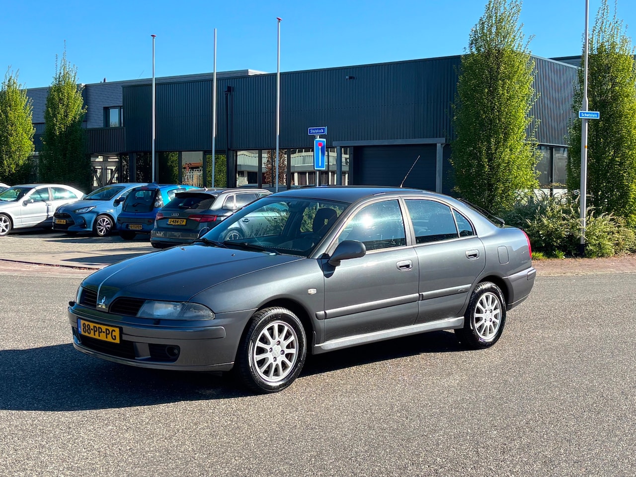 Mitsubishi Carisma - 1.6 Platinum Edition Airco Nieuwe Apk - AutoWereld.nl