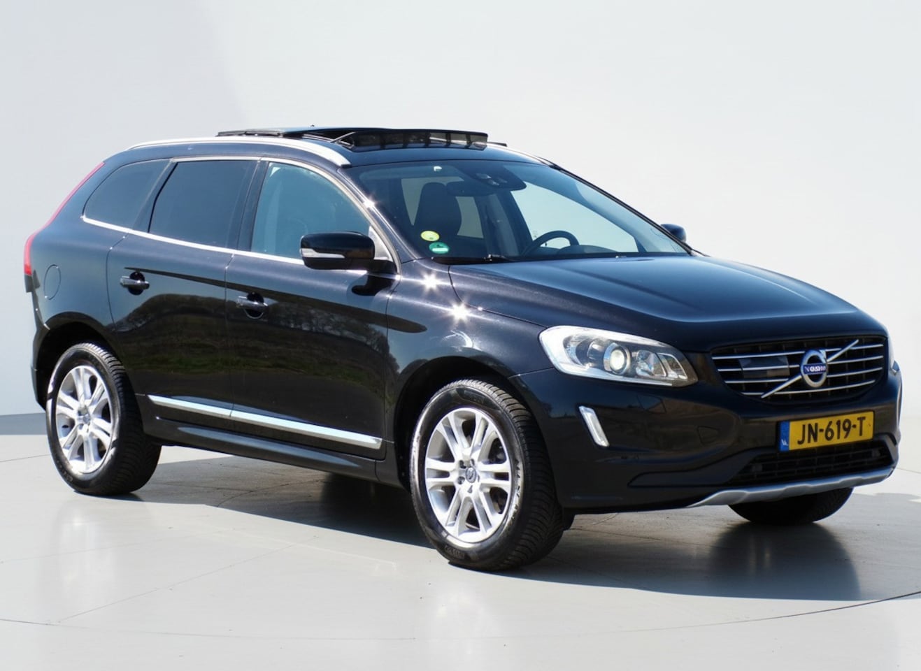 Volvo XC60 - 2.0 D4 FWD Ocean Race|Pano|Leder|Xenon|ACC|PDC|BT - AutoWereld.nl