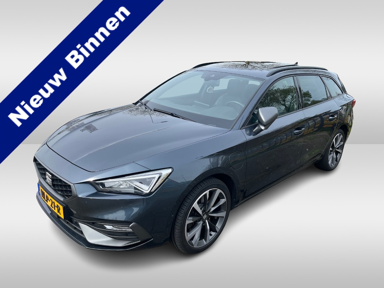 SEAT Leon Sportstourer - 1.4 TSI eHybrid PHEV FR / Panorama dak / Memory / Full Led / Suede bekleding / Camera / 18 - AutoWereld.nl