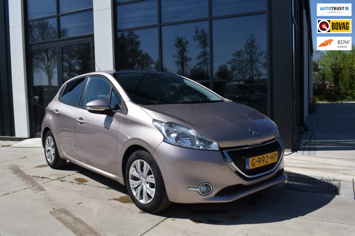 Peugeot 208 - 1.2 PureTech Style Pack Plus 1.2 PureTech Style Pack Plus - AutoWereld.nl