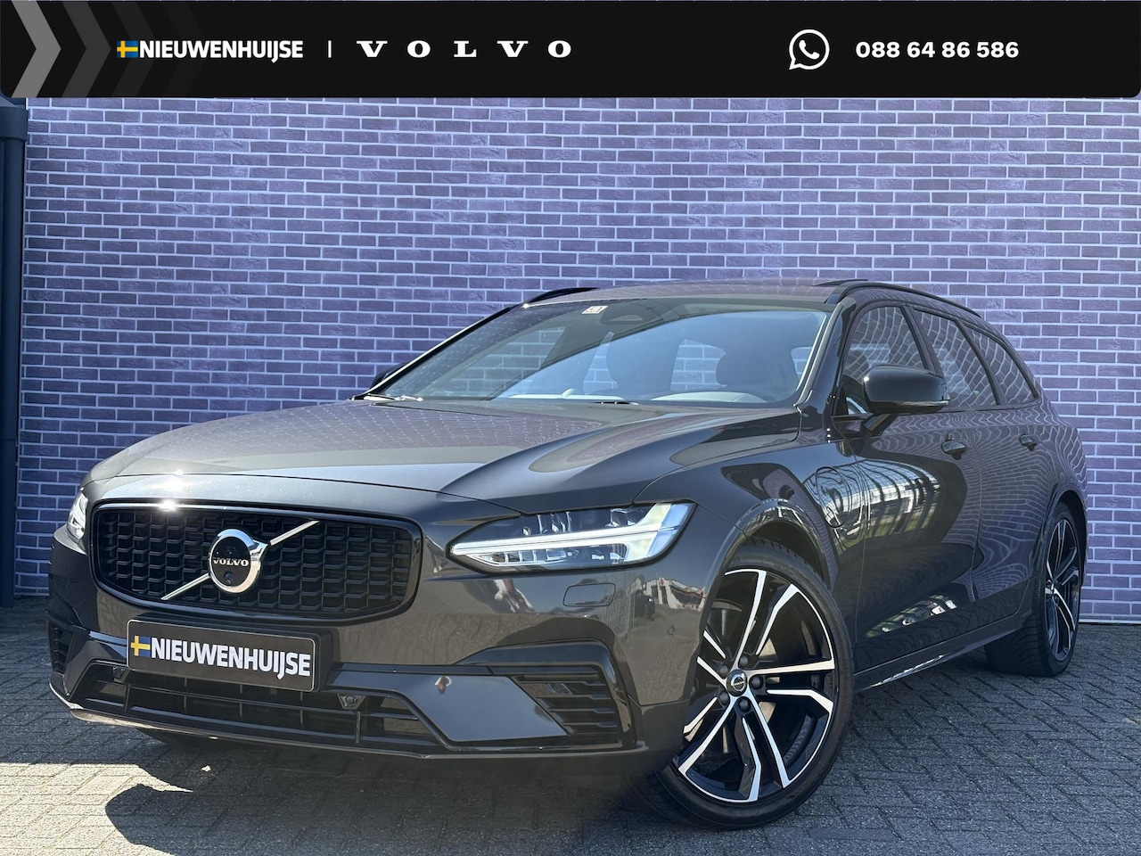 Volvo V90 - 2.0 T8 Plug-in hybrid AWD Ultra Dark | Gelaagd glas | Trekhaak | Luchtvering | Bowers & Wi - AutoWereld.nl