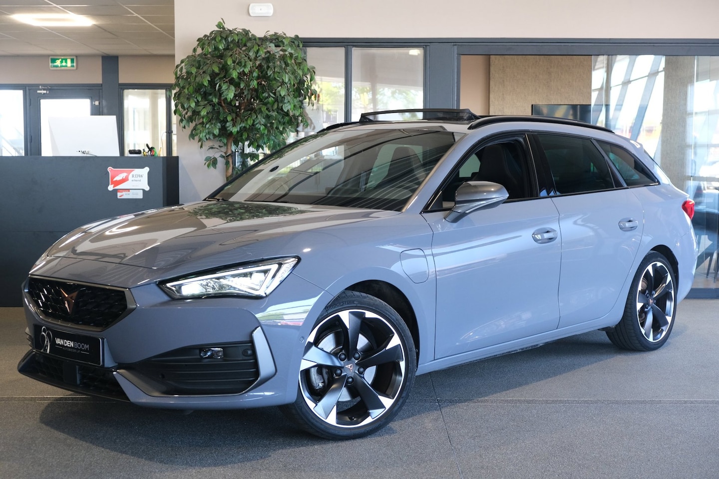 CUPRA Leon Sportstourer - 1.4 e-Hybrid 204PK Pano Led Cam Elektr Achterklep Kessy - AutoWereld.nl