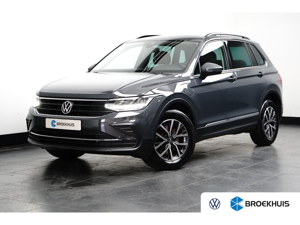 Volkswagen Tiguan - 1.4 TSI 245 pk eHybrid Business+ 6-DSG | Wegklapbare trekhaak | Achteruitrijcamera | Stoel - AutoWereld.nl