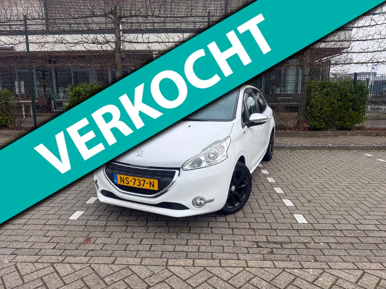 Peugeot 208 - 1.2 VTI AIRCO CRUISE CONTROL APK STOELVERWARMING ZWARTE VELGEN BLACK EDITION - AutoWereld.nl