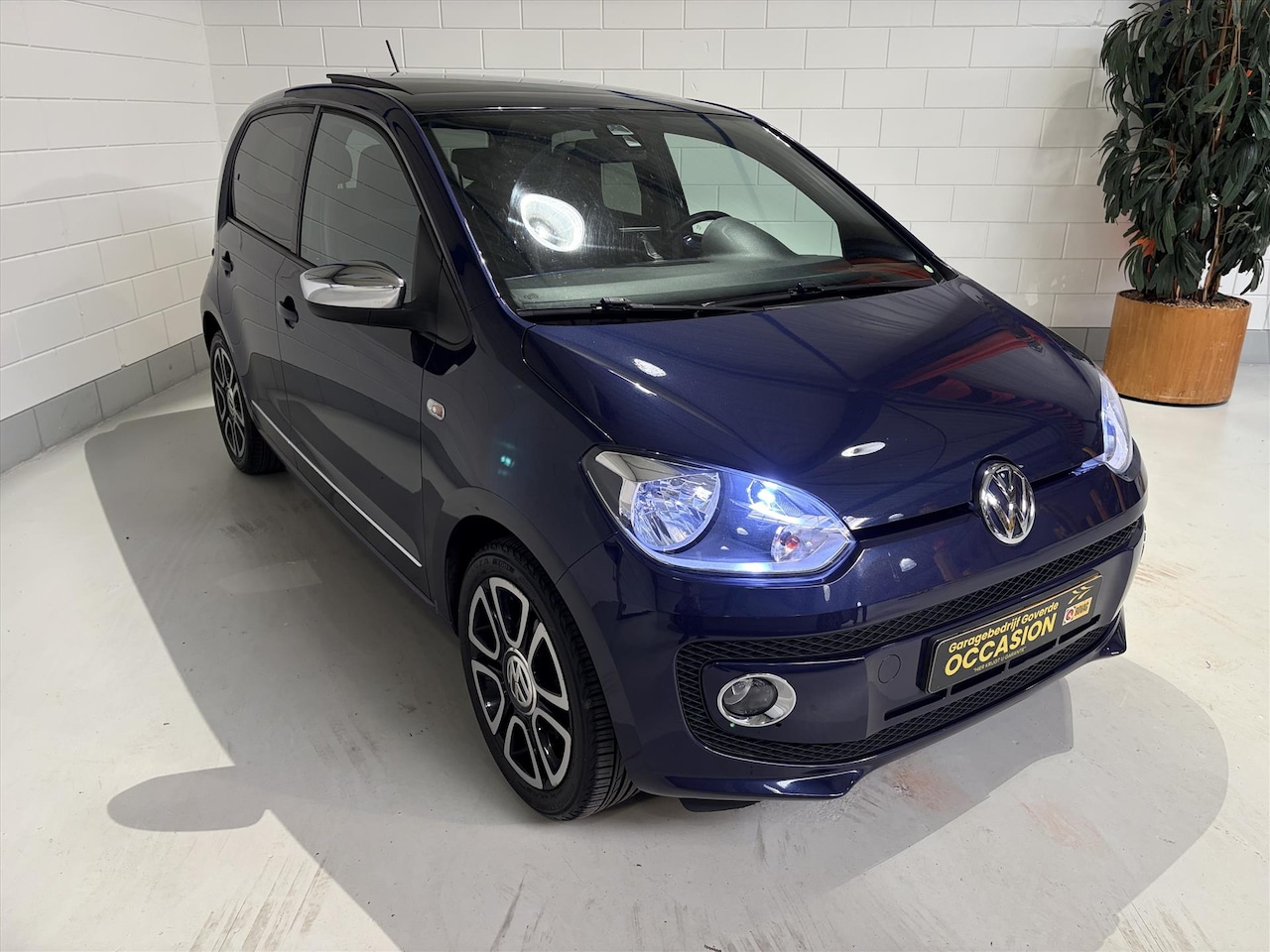 Volkswagen Up! - 1.0 60PK High up! Cruise, Pano, Bluetooth - AutoWereld.nl