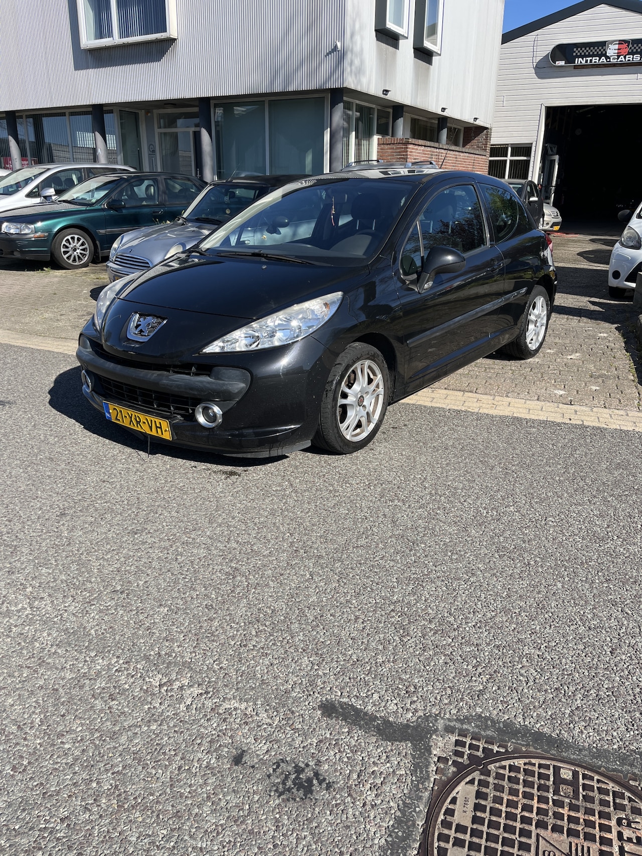 Peugeot 207 - 1.4-16V XS Inruil koopje,Apk is verlopen en druklager van de koppeling is hoorbaar. Verder - AutoWereld.nl