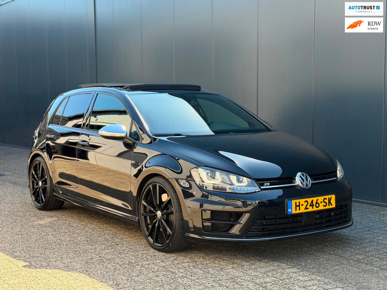 Volkswagen Golf - 2.0 TSI R 4Motion Pano Leder Keyless Vol!!! - AutoWereld.nl