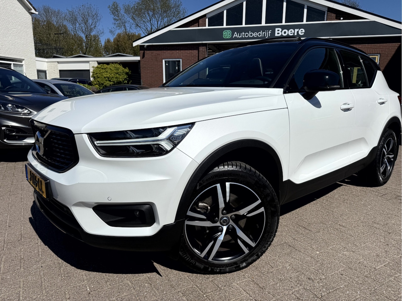 Volvo XC40 - 2.0 B4 200pk R-Design Panoramadak, Trekhaak, Camera - AutoWereld.nl