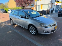 Opel Astra Sports Tourer - Navigatie / Nieuw APK / Airco / parkeersensoren achter