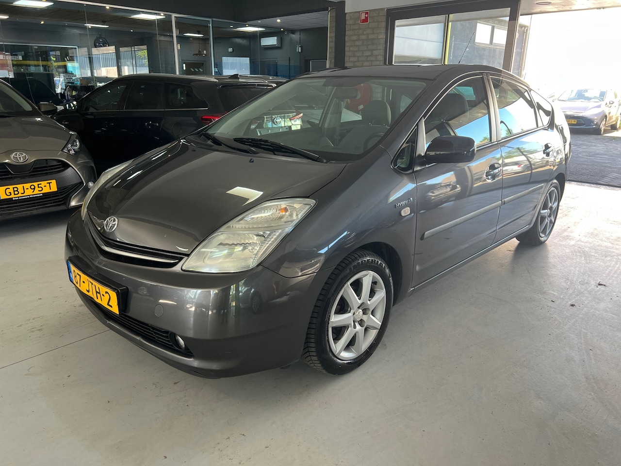 Toyota Prius - 1.5 VVT-i Tech Edition 1.5 VVT-i Tech Edition - AutoWereld.nl
