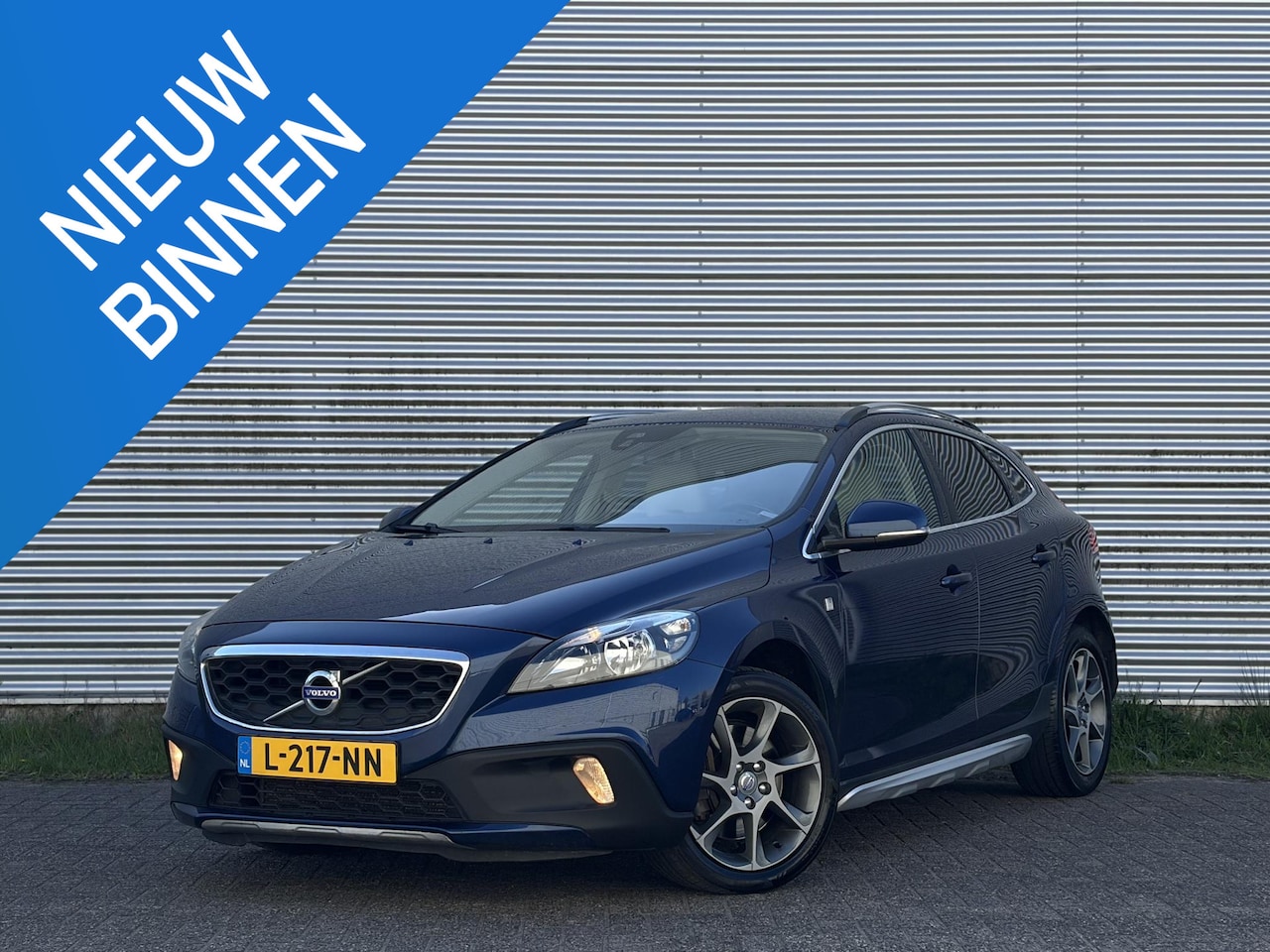 Volvo V40 Cross Country - 2.0 D2 Ocean Race / Leder / Trekhaak / Camera / Direct rijklaar! / 2015 - AutoWereld.nl