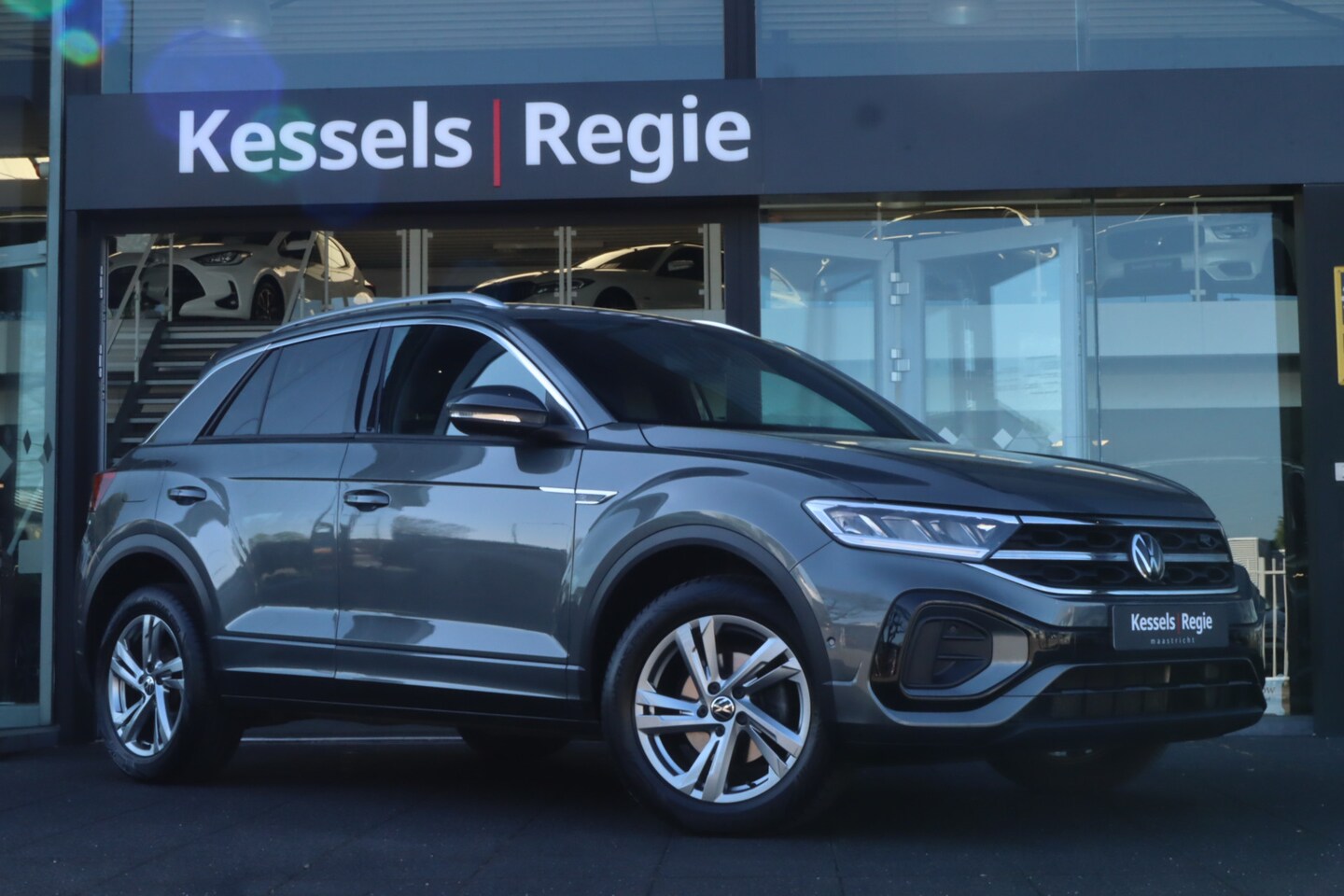 Volkswagen T-Roc - 1.5 TSI R-Line | Keyless | ACC | Camera | CarPlay | Stoelverwarming | 17” | LED - AutoWereld.nl