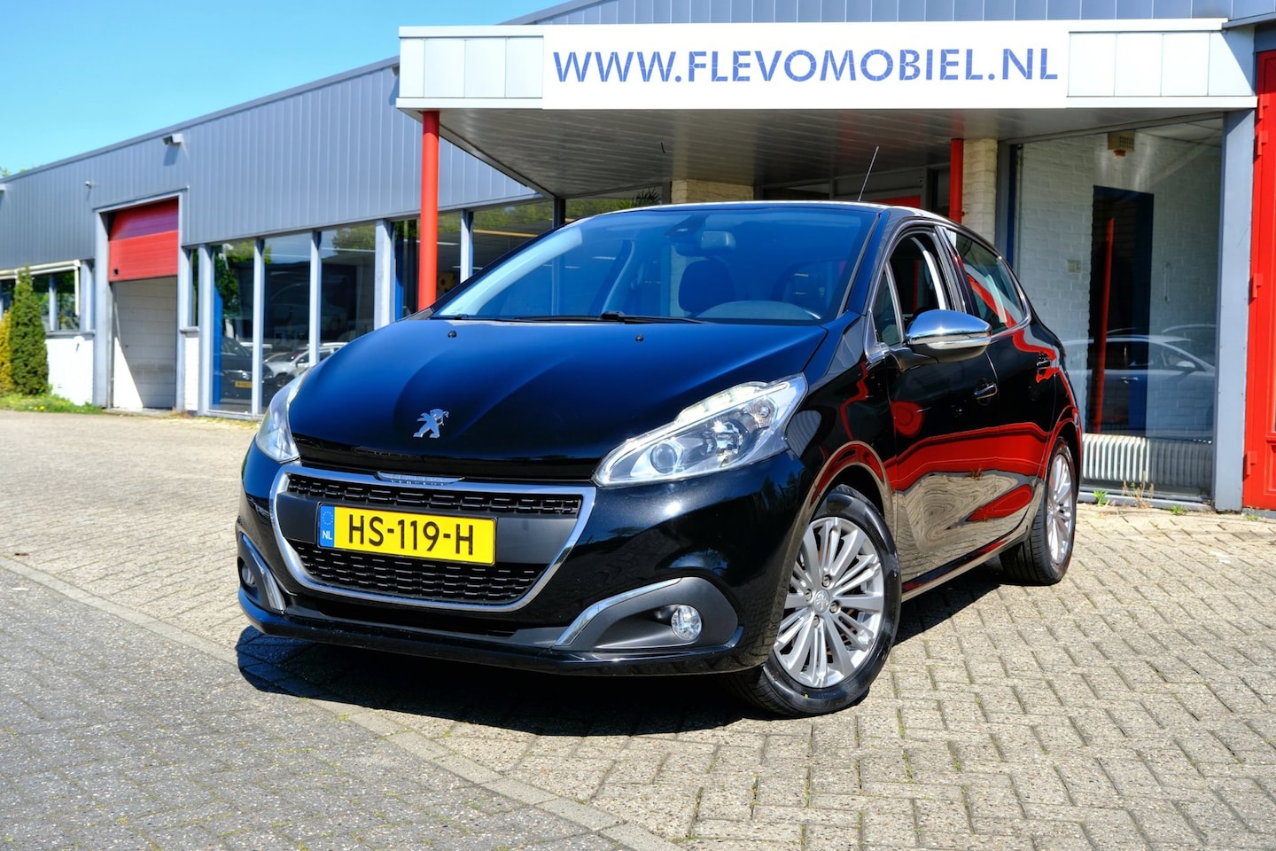 Peugeot 208 - 1.6 BlueHDi Executive Navi|Clima|LMV - AutoWereld.nl