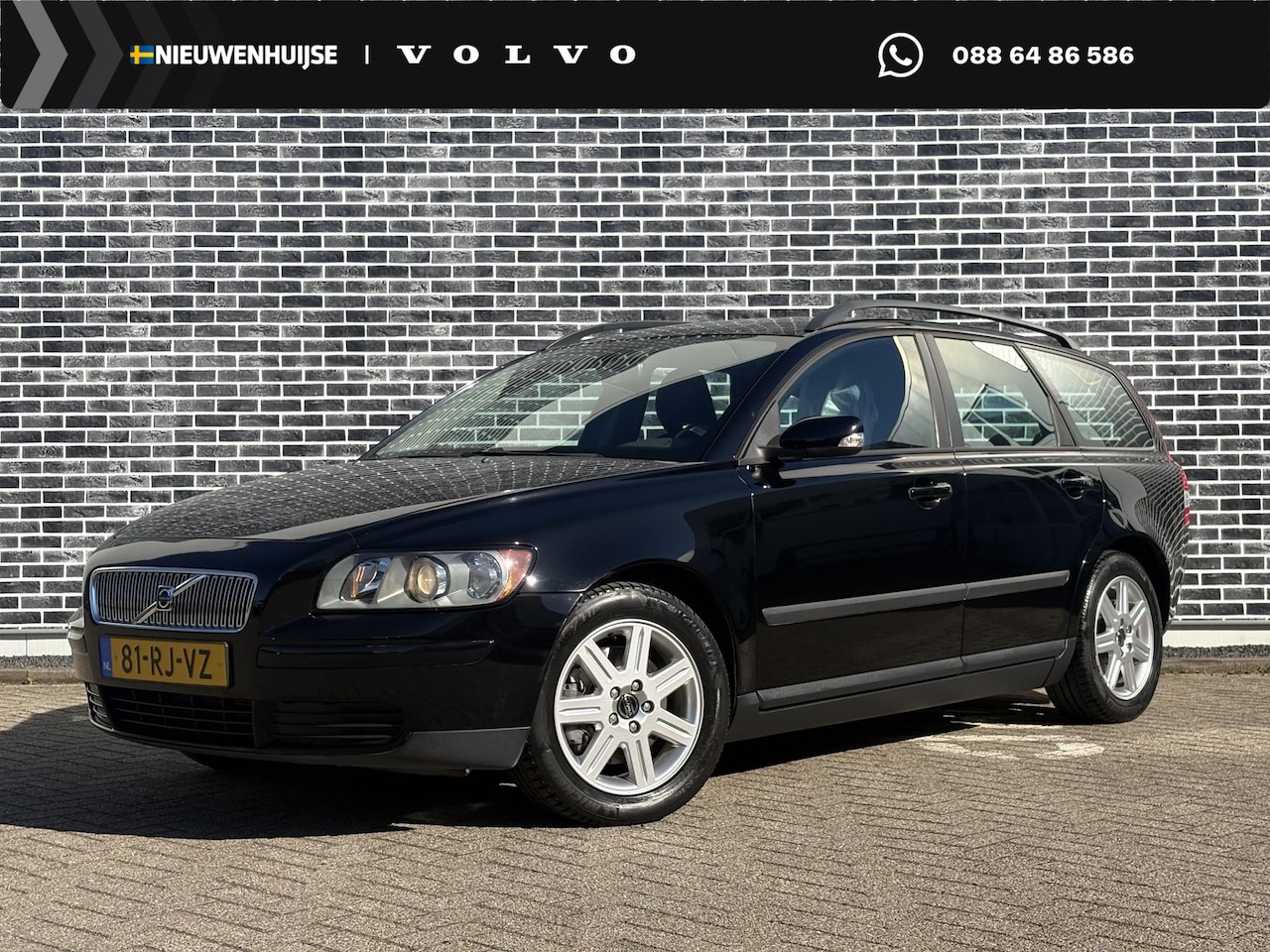 Volvo V50 - 2.4i 170PK Automaat | Momentum | Cruise Controle | Trekhaak | Climate Controle | - AutoWereld.nl